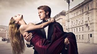 προκαλεί μια γυναίκα